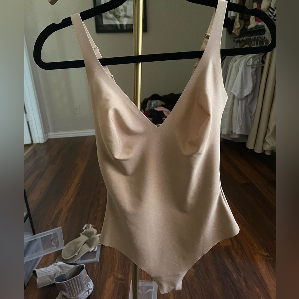 SKIMS Body Unlined Plunge Bodysuit in Clay - Picture 3 of 4